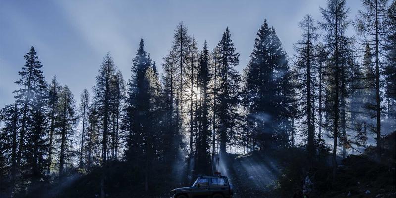 海南自由行新体验：万宁石梅湾至神州半岛慢旅行全攻略，解锁滨海公路、网红书店与灯塔日落摄影